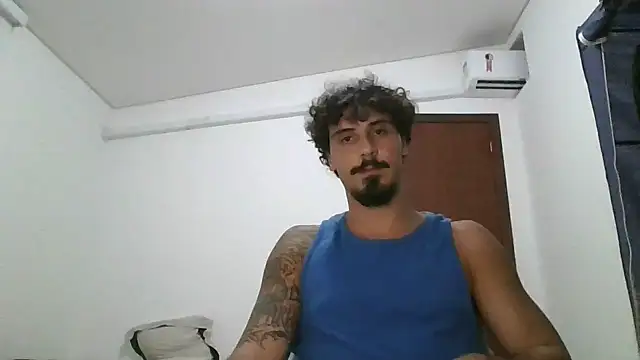 Snapshot of milkoffe chatting on February 2026 04:08:02 AM milkoffe online show from February 2026 04:08:02 AM