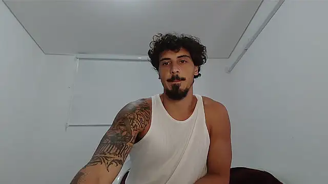 Snapshot of milkoffe chatting on February 2026 01:55:02 PM milkoffe online show from February 2026 01:55:02 PM