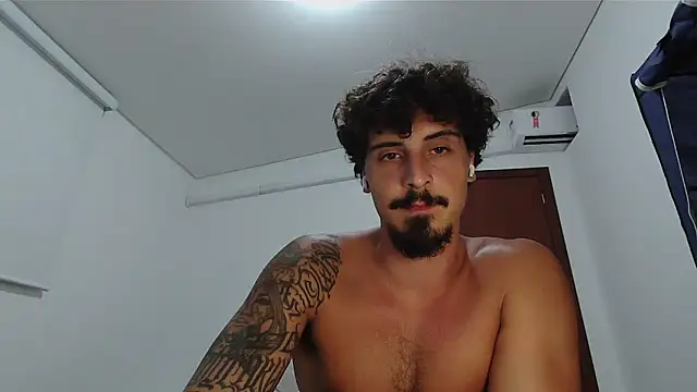 Snapshot of milkoffe chatting on February 2026 03:25:02 AM milkoffe online show from February 2026 03:25:02 AM