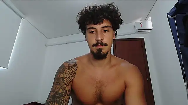 Snapshot of milkoffe chatting on February 2026 03:31:02 PM milkoffe online show from February 2026 03:31:02 PM