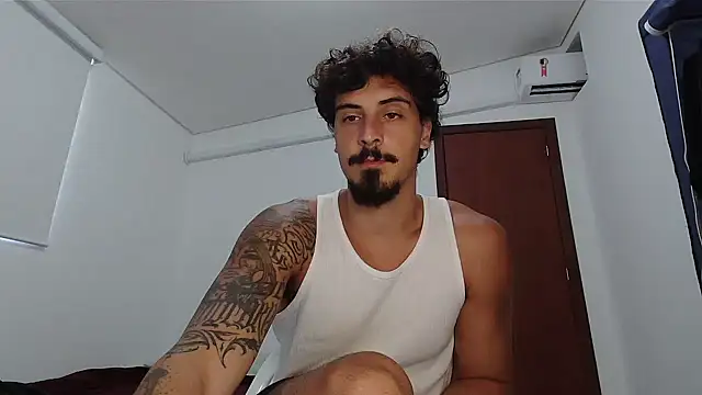 Snapshot of milkoffe chatting on February 2026 02:38:02 PM milkoffe online show from February 2026 02:38:02 PM