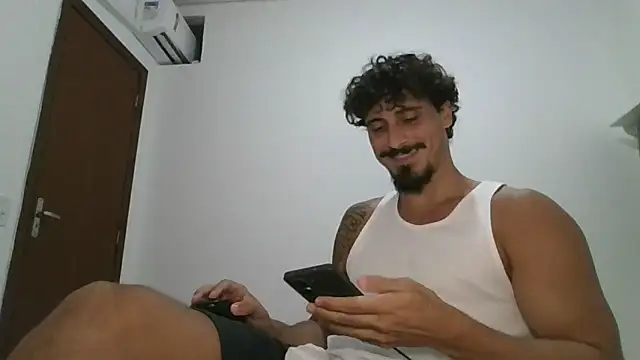 Snapshot of milkoffe chatting on February 2026 01:04:02 AM milkoffe online show from February 2026 01:04:02 AM