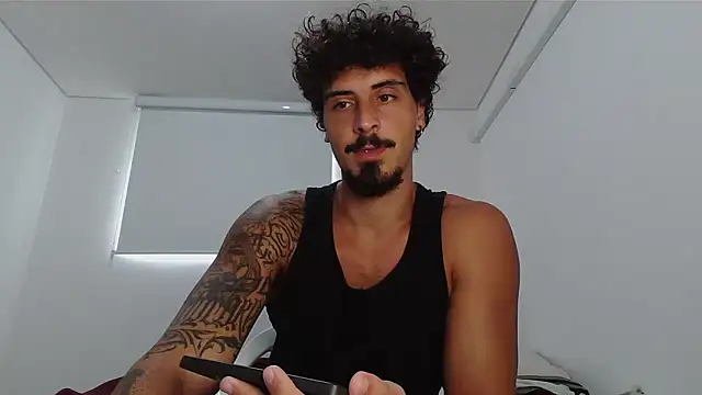 Snapshot of milkoffe chatting on February 2026 12:35:01 PM milkoffe online show from February 2026 12:35:01 PM