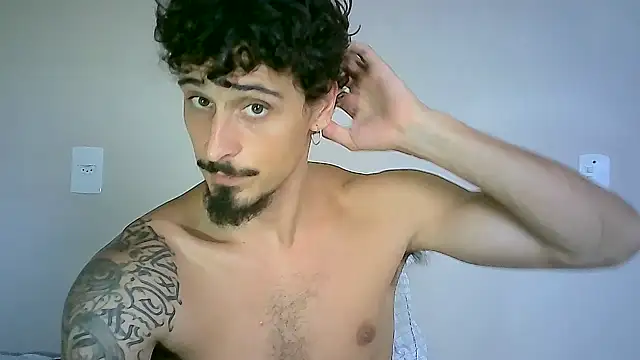 Snapshot of milkoffe chatting on January 2025 06:28:02 PM milkoffe online show from January 2025 06:28:02 PM