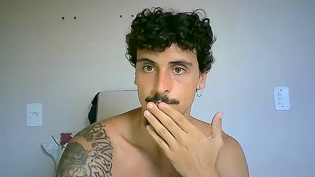 Snapshot of milkoffe chatting on February 2025 07:10:02 PM milkoffe online show from February 2025 07:10:02 PM