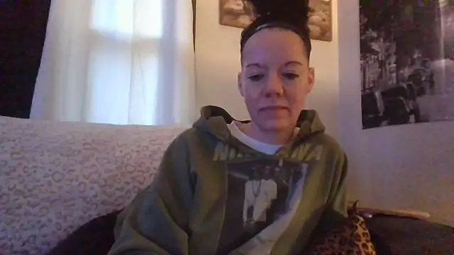 SidneyRaee online show from November 2025 03:17:02 PM