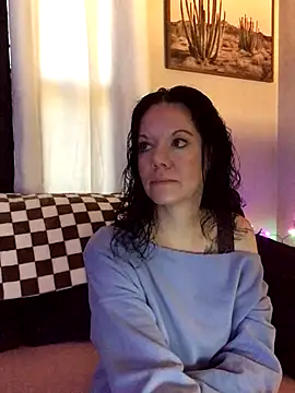 SidneyRaee online show from November 2025 05:17:01 PM