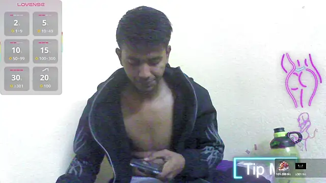 Snapshot of just_fucks chatting on December 2025 07:19:02 PM just fucks online show from December 2025 07:19:02 PM
