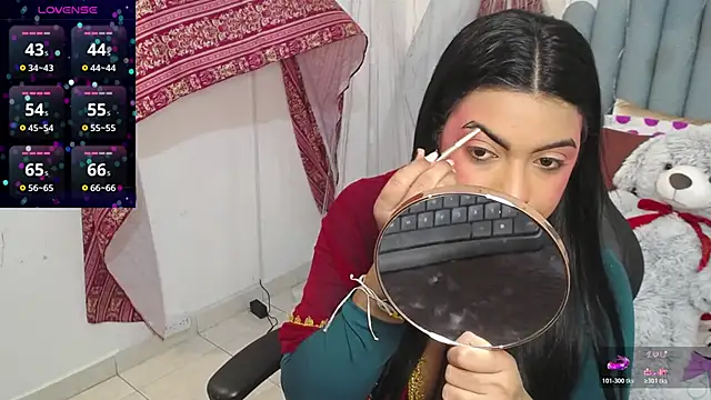 lakshmiraniii online show from November 2025 11:42:01 AM