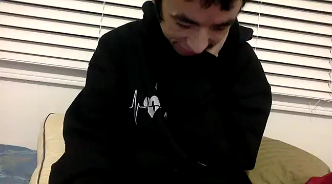 Snapshot of lilboygonewild chatting on March 2025 01:34:01 PM lilboygonewild online show from March 2025 01:34:01 PM