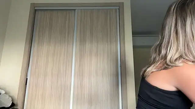 Snapshot of naughtyhollyxxxx chatting on September 2025 07:47:02 AM naughtyhollyxxxx online show from September 2025 07:47:02 AM