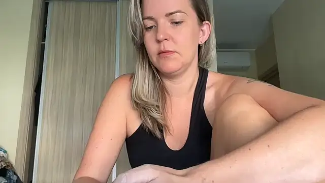 Snapshot of naughtyhollyxxxx chatting on September 2025 09:26:02 AM naughtyhollyxxxx online show from September 2025 09:26:02 AM