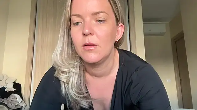 Snapshot of naughtyhollyxxxx chatting on September 2025 07:42:02 AM naughtyhollyxxxx online show from September 2025 07:42:02 AM