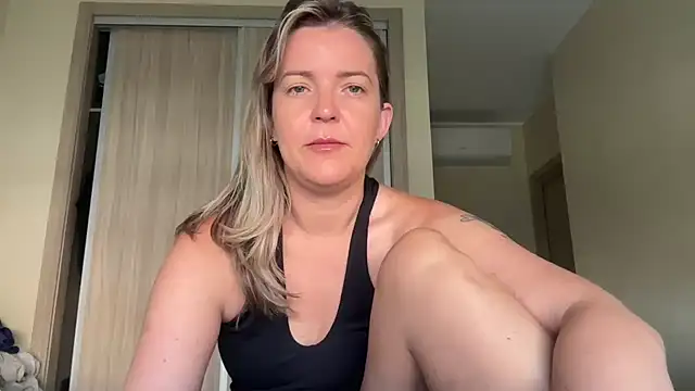 Snapshot of naughtyhollyxxxx chatting on October 2025 09:36:01 AM naughtyhollyxxxx online show from October 2025 09:36:01 AM