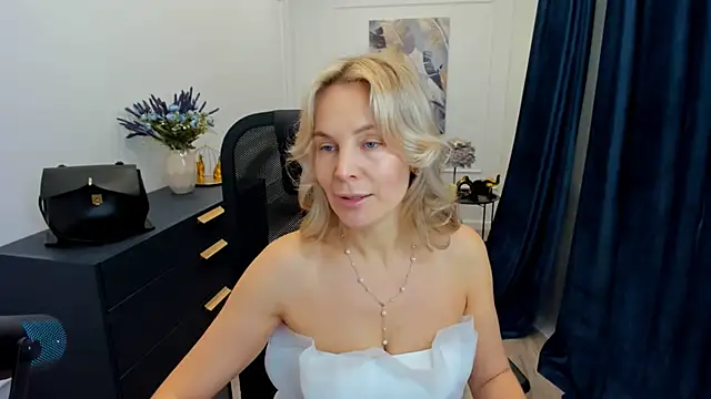 Sinty Devis online show from February 2026 04:26:02 AM