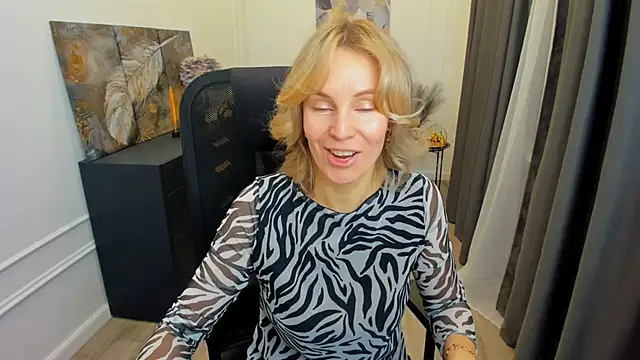 Sinty Devis online show from April 2026 04:28:02 AM