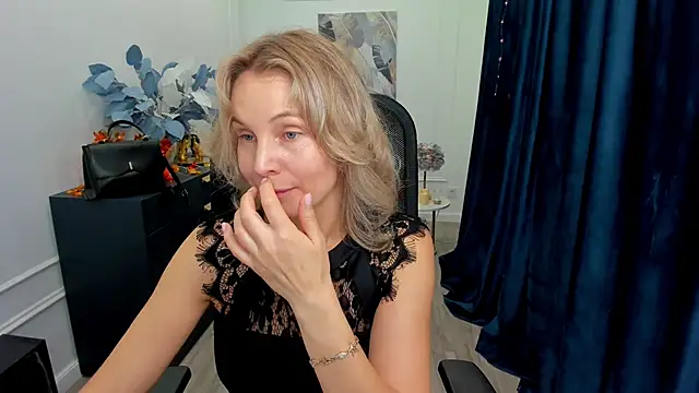 Snapshot of Sinty_Devis chatting on October 2025 11:35:01 AM Sinty Devis online show from October 2025 11:35:01 AM