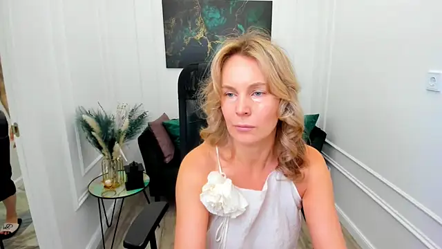 Snapshot of Sinty_Devis chatting on June 2026 04:32:01 AM Sinty Devis online show from June 2026 04:32:01 AM