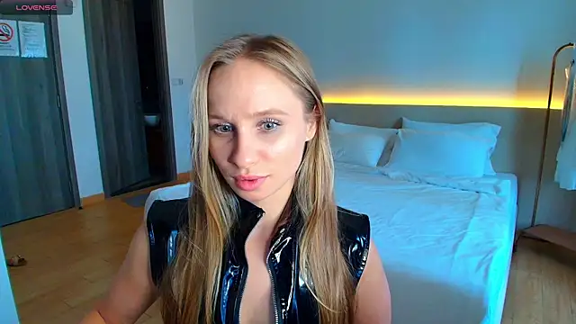 Snapshot of Mad1en chatting on April 2026 07:27:02 AM Mad1en online show from April 2026 07:27:02 AM