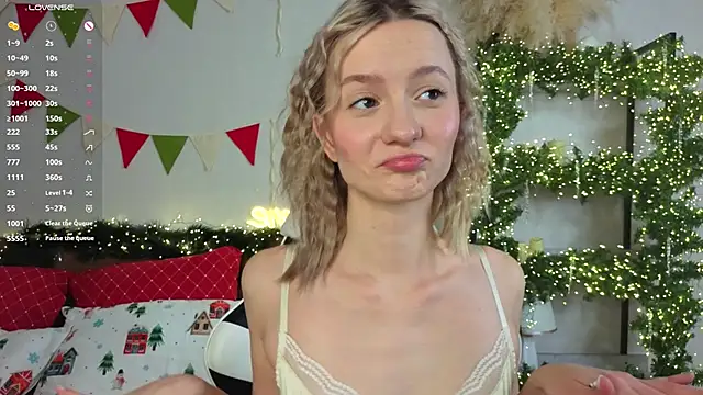 Snapshot of IdaValenti chatting on December 2025 11:08:01 PM IdaValenti online show from December 2025 11:08:01 PM