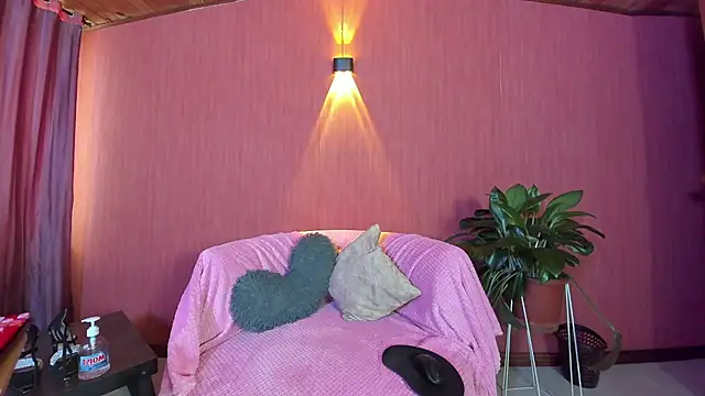 kassandra james online show from February 2026 01:01:02 PM