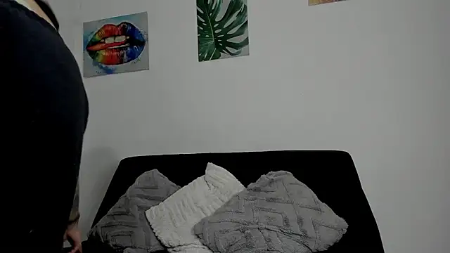 kassandra james online show from September 2025 07:02:02 PM