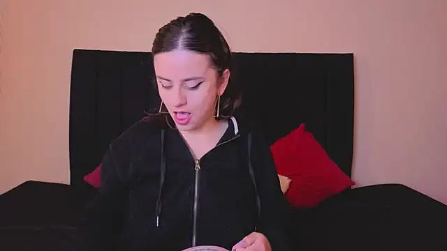 kassandra james online show from January 2026 01:18:01 PM