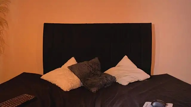 kassandra james online show from February 2026 01:10:01 PM