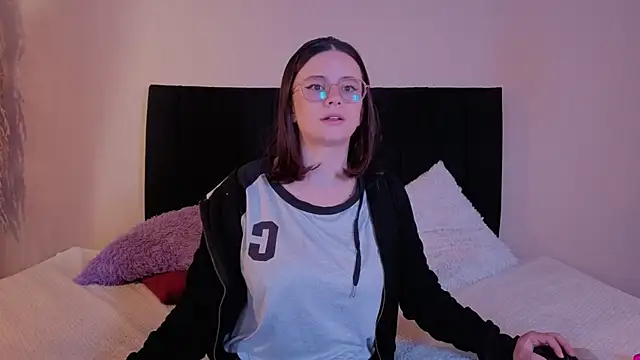 kassandra james online show from January 2026 12:53:01 PM