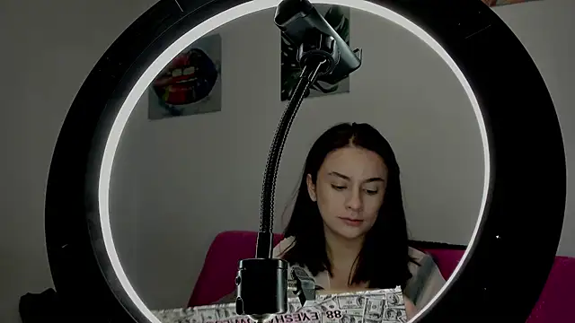 kassandra james online show from September 2025 07:02:02 PM