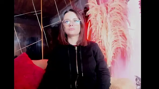 kassandra james online show from February 2026 01:01:01 PM