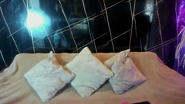 kassandra james online show from February 2026 01:05:02 PM