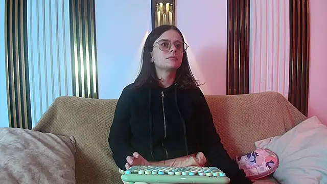 kassandra james online show from February 2026 01:06:02 PM