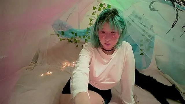 Akemilun online show from October 2025 06:41:02 PM