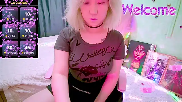 Akemilun online show from April 2026 05:30:02 PM