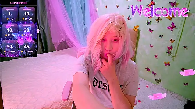 Akemilun online show from December 2025 08:04:02 PM