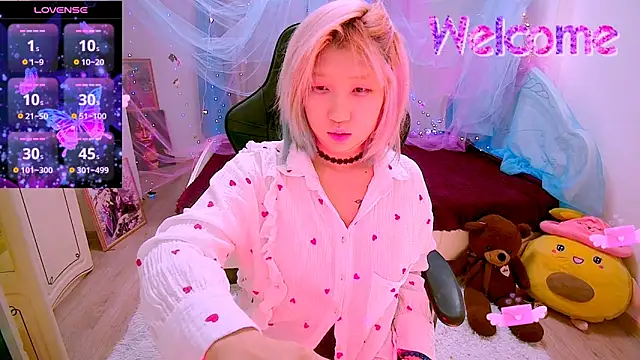 Akemilun online show from December 2025 06:40:01 PM