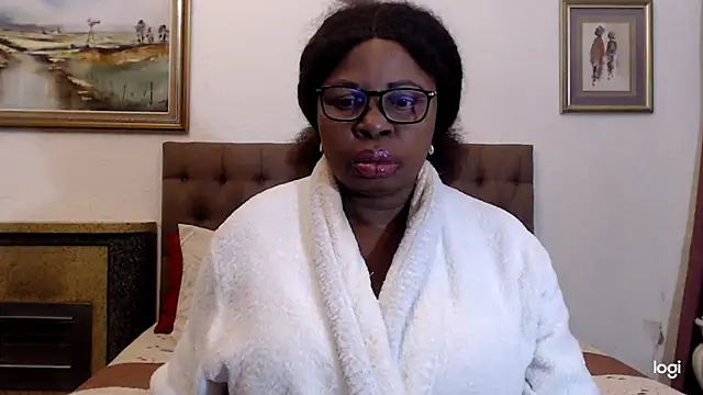OmegaLipps online show from May 2026 03:32:01 AM