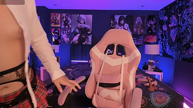 LanaKyutt online show from October 2025 12:04:01 PM