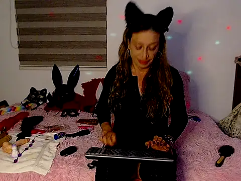 Gikitrans76 online show from April 2026 11:42:02 PM