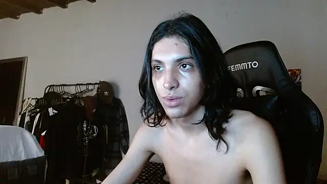 Snapshot of angelitofemboy chatting on February 2025 12:03:02 PM angelitofemboy online show from February 2025 12:03:02 PM