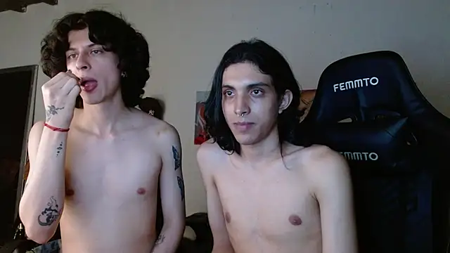Snapshot of angelitofemboy chatting on December 2024 10:44:02 AM angelitofemboy online show from December 2024 10:44:02 AM
