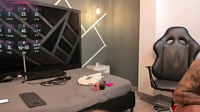 Apolo Bianco  online show from December 2025 11:14:02 PM