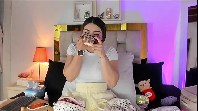 emmy r online show from December 2025 12:15:01 PM