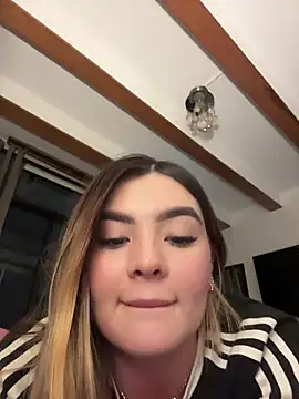 Snapshot of emmy_r chatting on February 2026 12:21:01 AM emmy r online show from February 2026 12:21:01 AM