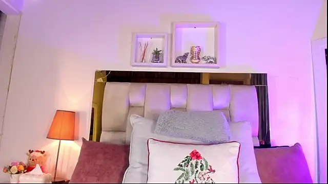 Snapshot of emmy_r chatting on January 2026 12:09:02 PM emmy r online show from January 2026 12:09:02 PM