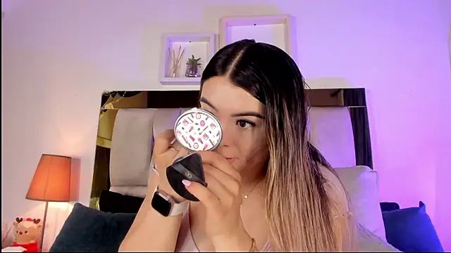 Snapshot of emmy_r chatting on February 2026 12:05:02 PM emmy r online show from February 2026 12:05:02 PM