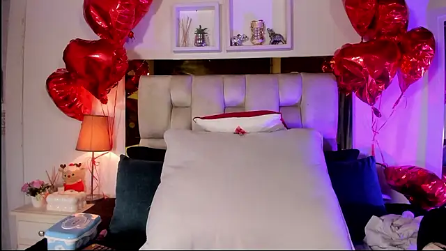 Snapshot of emmy_r chatting on February 2026 12:13:02 PM emmy r online show from February 2026 12:13:02 PM