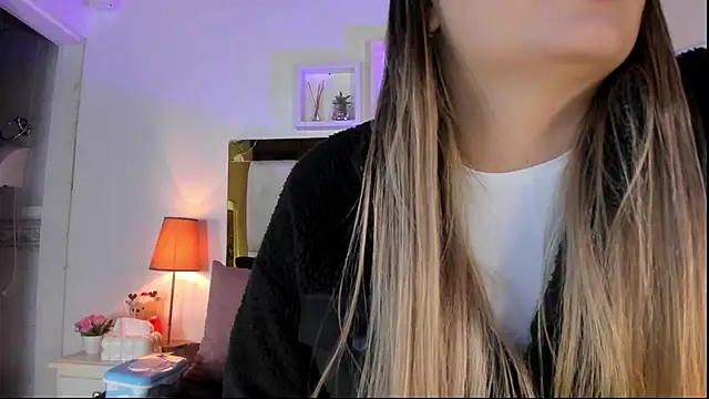 Snapshot of emmy_r chatting on January 2026 12:09:01 PM emmy r online show from January 2026 12:09:01 PM