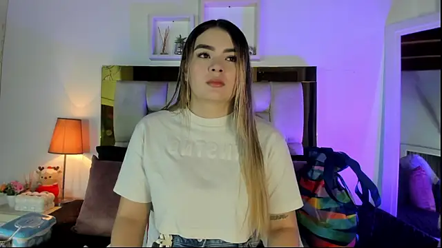 Snapshot of emmy_r chatting on January 2026 12:10:02 PM emmy r online show from January 2026 12:10:02 PM